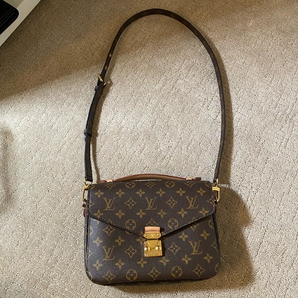 Louis Vuitton Handbags - Louis Vuitton Pochette Métis (AUTHENTIC)